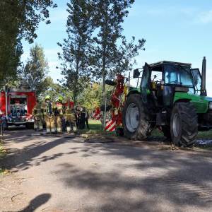 Tractor vat spontaan vlam op de Hoeves in Schijndel