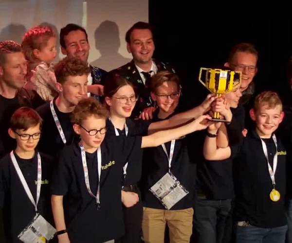 Rooise jongeren winnen regiofinale robotwedstrijd