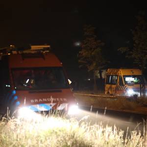 Politie helpt fietsster uit het water