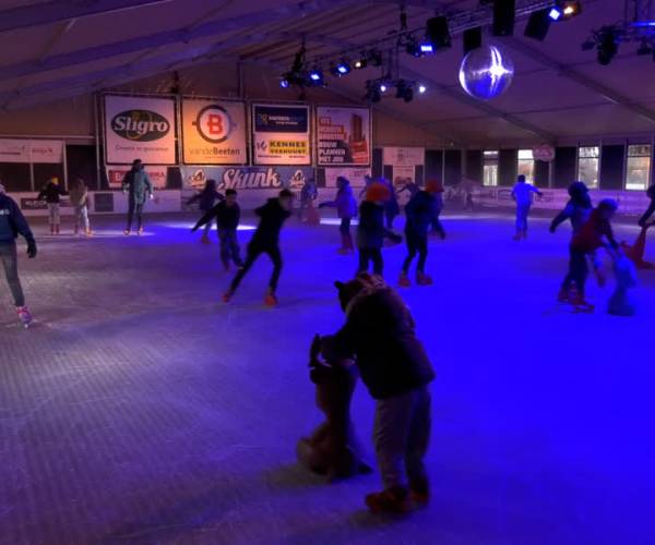 Schaatsliefhebbers kunnen weer het ijs op bij Veghel On Ice