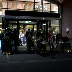 Bewoners Watersteeg genieten van sfeervolle winterwandeling (video)