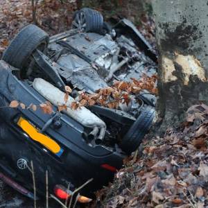 Auto belandt in sloot in Schijndel