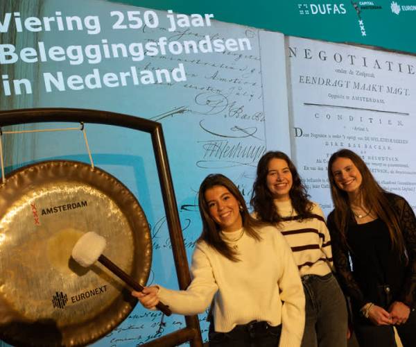 Leerlingen Zwijsen College openen AEX na winnen beleggersspel Scholenstrijd