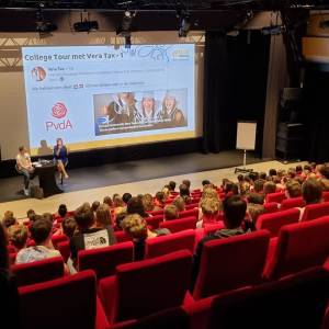 Europarlementariër bezoekt leerlingen Elde College (video)