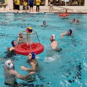 Teams uit de regio strijden in Veghel om NK Waterbasketbal (video)