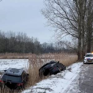 Twee auto's belanden in sloot Sint-Oedenrode