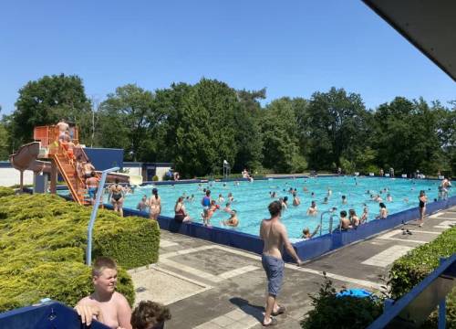 Buitenbad Veghel slachtoffer van vandalisme: zwembad dicht door witte verf (video)
