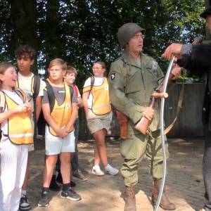 Rooise schooljeugd ontdekt de Tweede Wereldoorlog met toneelspelers (video)