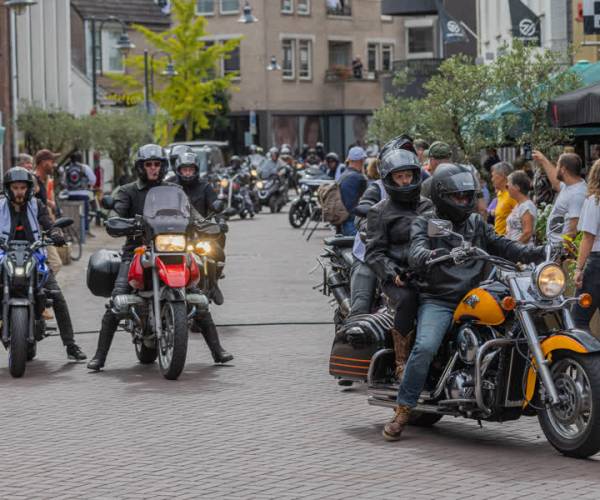Molenstraat in Veghel is even Motorstraat