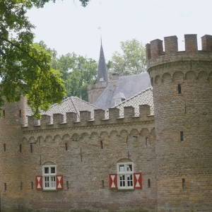 Parels van Sint-Oedenrode brengt bezoek aan kastelen