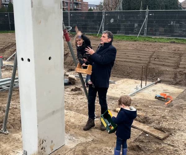 Eerste paal nieuwe appartementencomplexen ‘laatste dans’ voor Area-directeur (video)