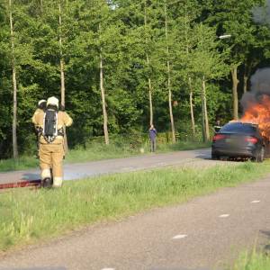 Auto brandt volledig uit op Corsica Veghel