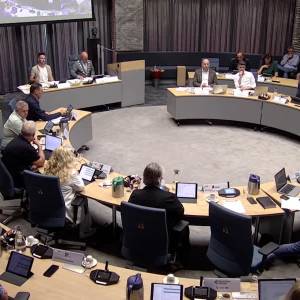 Raad stemt in met parkeerplan; SP kritisch op situatie in Sint-Oedenrode (video)