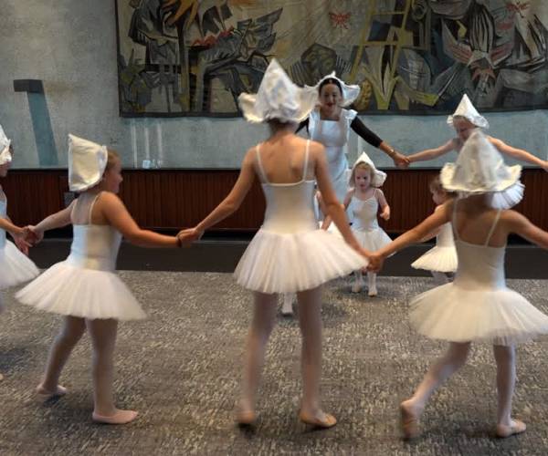 Veel muziek en dans op eerste dag Schijndel UitdeKunst (video)