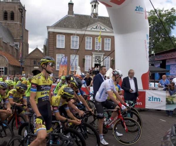 Start tweede etappe ZLM Tour in Schijndel