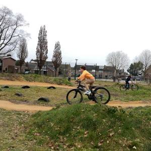 Crossbaantje in Nijnsel is weer in trek bij de jeugd (video)