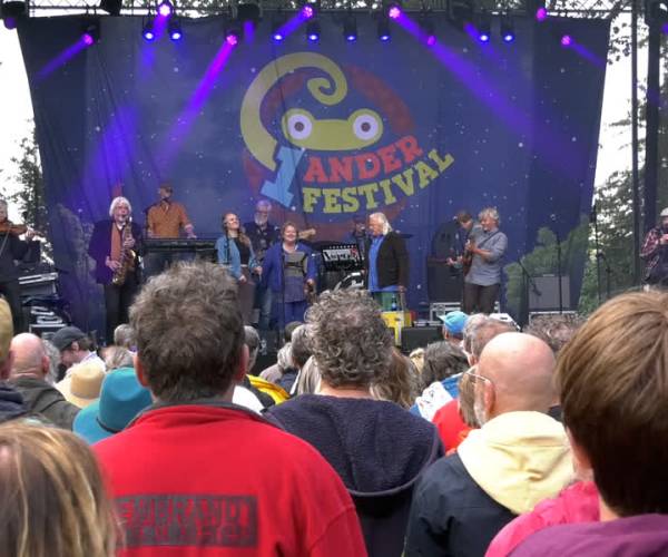 ‘Veulpoepers’ de publiekstrekker op 1 Ander Festival (video)