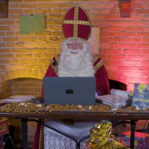 Sint op de moderne toer: Sinterklaasserie bij Omroep Meierij