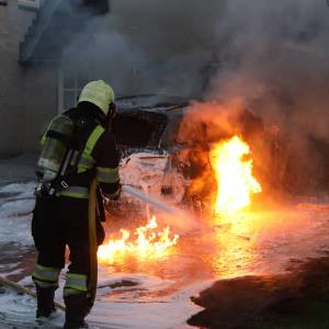 Audi in Schijndel helemaal uitgebrand