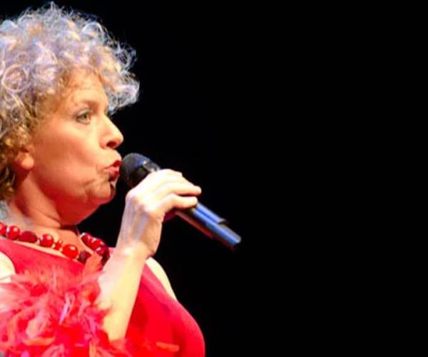 Eerbetoon aan Brigitte Kaandorp in theatereditie Luistercafé Omroep