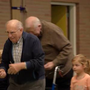 Boek en symposium helpen om gezonder en gelukkiger oud te worden (video)