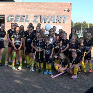 Hockeyclub Geel Zwart huldigt Olympisch kampioene Joosje Burg (video)