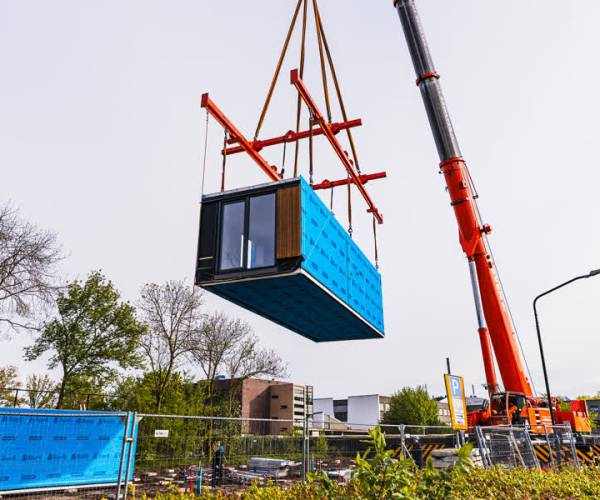 In één week 24 modulaire woningen aan Muntelaar Veghel gereed
