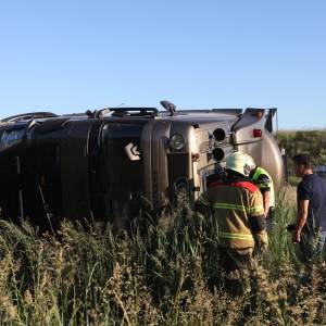 A50 uren dicht door gekantelde vrachtwagen