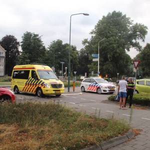 Fietser gewond na val; helpende verpleegkundige heeft autopech