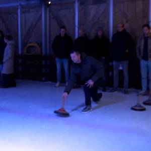 16 teams strijden om felbegeerde titel tijdens finale MATIWI-Curlingtoernooi (video)