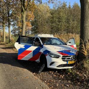 Politie in Erp van de weg gedrukt bij achtervolging
