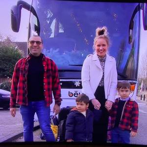Robert ten Brink verrast twee families in Veghel