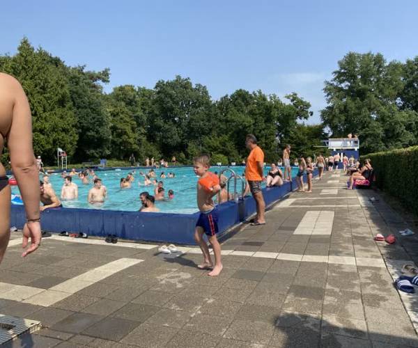 'Volle bak' in openluchtzwembad Veghel