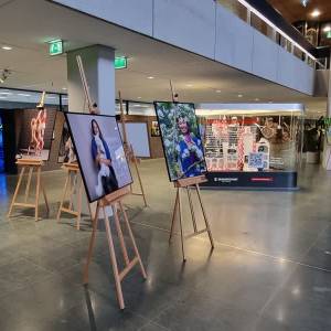 Bijzondere foto-expositie van olympiërs te zien in het provinciehuis (video)