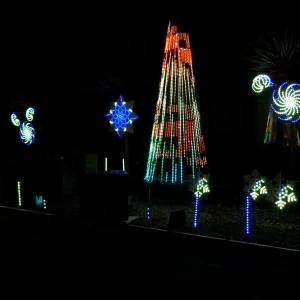 Kerstlichtshow met 7100 lampjes (video)