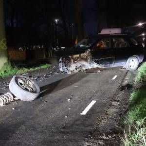 Grote ravage op Ollandseweg na botsing twee auto's