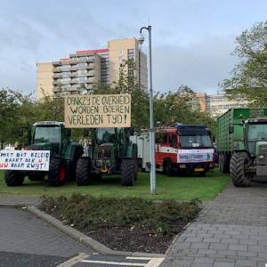 Boze boeren demonstreren bij Jumbo Veghel