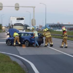 Auto in de problemen op N 279 bij afslag Noordkade Veghel