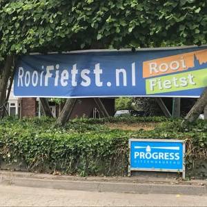 Banners van Rooi Fietst gestolen