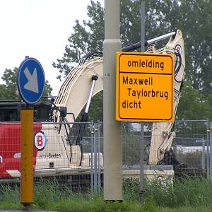 Grote overlast vanwege afsluiting van Maxwell Taylor brug in Veghel blijft uit (video)