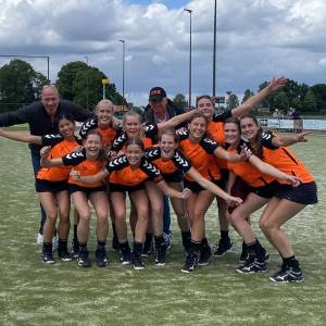 De Korfrakkers met een been in playoffs na zege op hekkensluiter