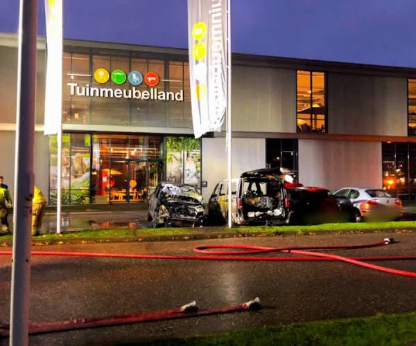 3 auto's gaan in vlammen op